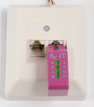 Anwendungsbeispiel für den ISDN-Installationstester (hier ein magentafarbenes Modell der T-Com) in einer ISDN-Dose ("IAE-Dose") des S0-Bus - Klicken für eine detailliertere Ansicht! Anwendungsbeispiel für den ISDN-Installationstester (hier ein magentafarbenes Modell der T-Com) in einer ISDN-Dose ("IAE-Dose") des S0-Bus - Klicken für eine detailliertere Ansicht!